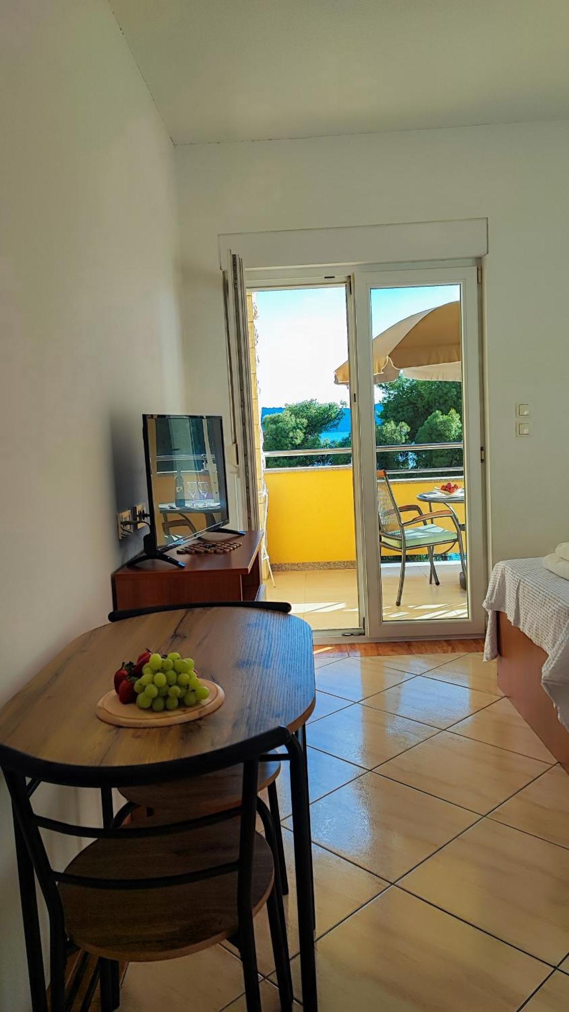 Villa Penava, Private Beach, Pool And 7Min To Trogir Habitación foto
