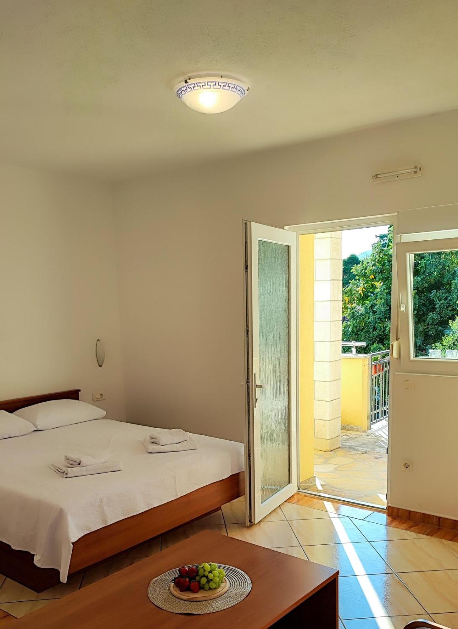 Villa Penava, Private Beach, Pool And 7Min To Trogir Habitación foto